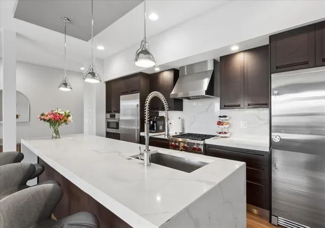 Listing Photo 5 - Condo for sale in building located at 1317 N Larrabee St, Chicago, IL 60610 - Unit #401