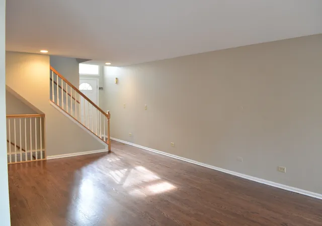 Photo 2 of Townhouse for sale at 122 Schiller Pl, Itasca, IL 60143 | MLS# 12723548 | Listing updated on 2026-09-15
