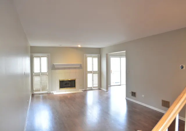Photo 3 of Townhouse for sale at 122 Schiller Pl, Itasca, IL 60143 | MLS# 12723548 | Listing updated on 2026-09-15