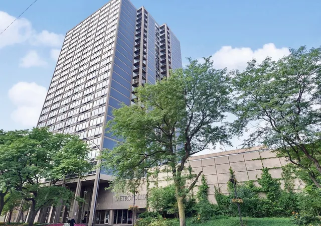 Townhouse for sale at 5320 N Sheridan Rd #310, Chicago, IL 60640 | MLS# 12723799