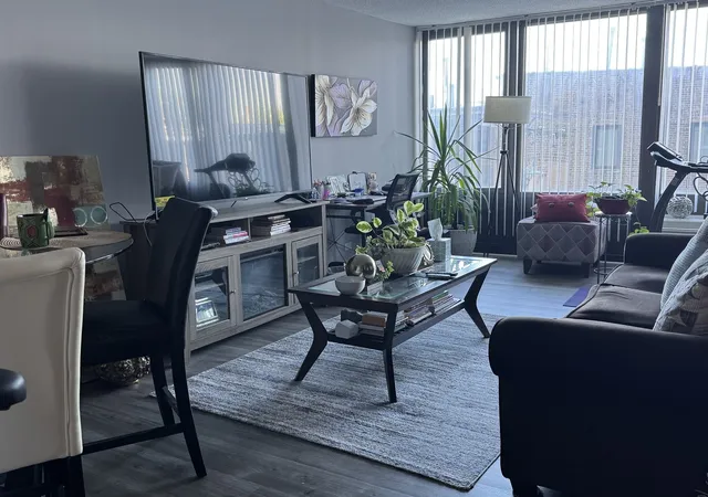 Photo 3 of Townhouse for sale at 5320 N Sheridan Rd #310, Chicago, IL 60640 | MLS# 12723799 | Listing updated on 2026-10-08