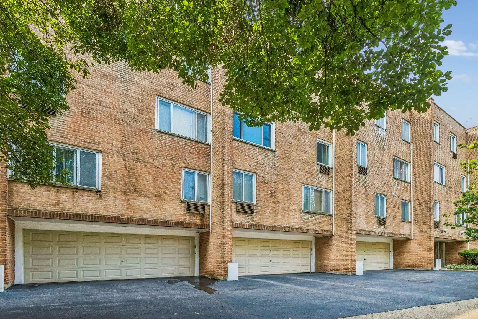 Listing Photo 1 - Condo for sale in 777 Hinman Ave located at 777 Hinman Ave, Evanston, IL 60202 - Unit #35