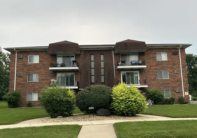Listing Photo 1 - Condo for sale in building located at 5701 129Th St, Crestwood, IL 60418 - Unit #2C