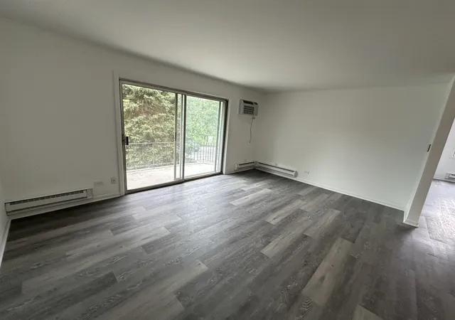 Listing Photo 2 - Condo for sale in building located at 5701 129Th St, Crestwood, IL 60418 - Unit #2C