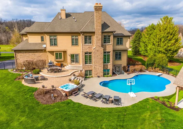 Photo 3 of Single family home for sale at 37w209 Deer Pond Ct, St. Charles, IL 60175 | MLS# 12724714 | Listing updated on 2026-09-12
