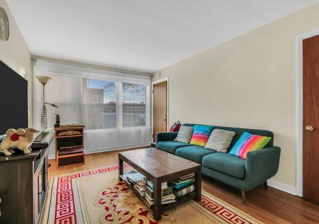 Listing Photo 4 - Condo for sale in building located at 4956 Louise St, Skokie, IL 60077