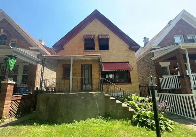 Photo 1 of Single family home for sale at 6941 S Michigan Ave, Chicago, IL 60637 | MLS# 12724853 | Listing updated on 2026-09-15