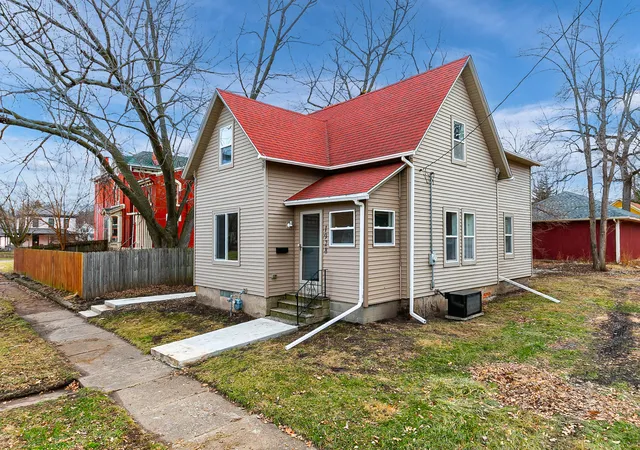 Photo 3 of Single family home for sale at 1928 8th Avenue, Rock Island, IL 61201 | MLS# 12724916 | Listing updated on 2026-10-05