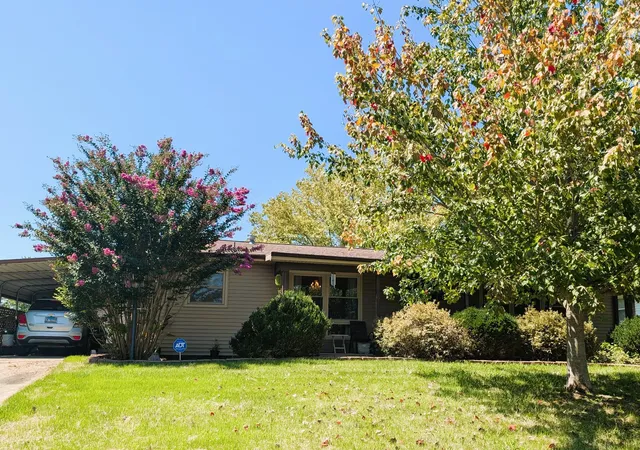 Photo 3 of Single family home for sale at 109 Belcher St, Anna, IL 62906 | MLS# 12724917 | Listing updated on 2026-10-09
