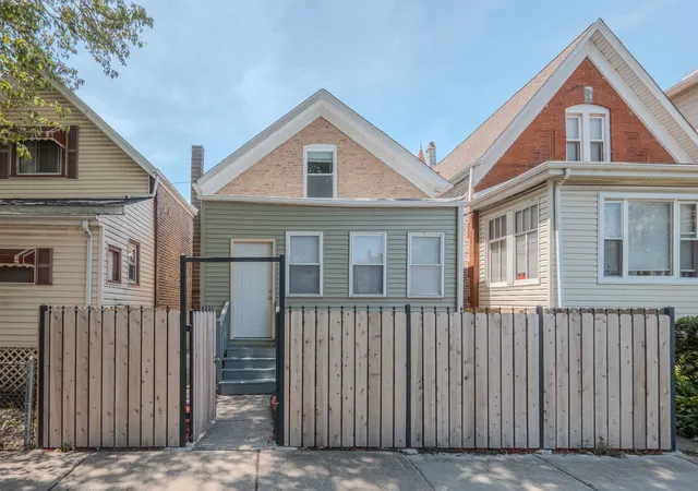 Single family home for sale at 320 S Whipple St, Chicago, IL 60612 | MLS# 12725038