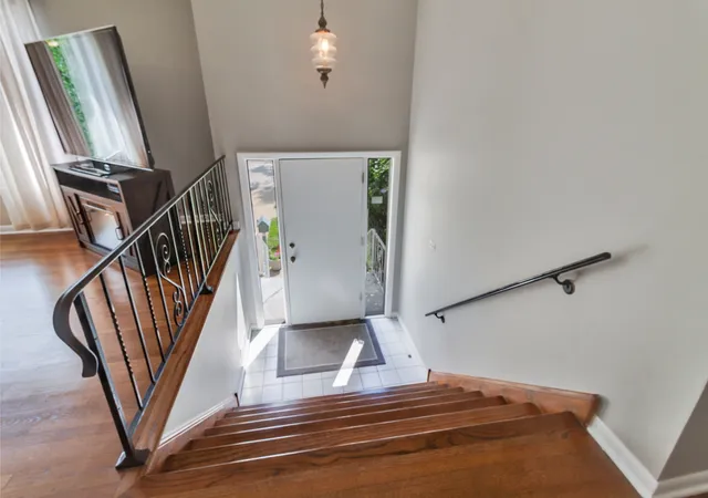 Photo 3 of Single family home for sale at 15406 Las Flores Ln, Oak Forest, IL 60452 | MLS# 12725065 | Listing updated on 2026-09-23