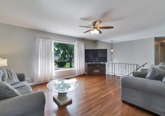 Photo 4 of Single family home for sale at 15406 Las Flores Ln, Oak Forest, IL 60452 | MLS# 12725065 | Listing updated on 2026-09-23