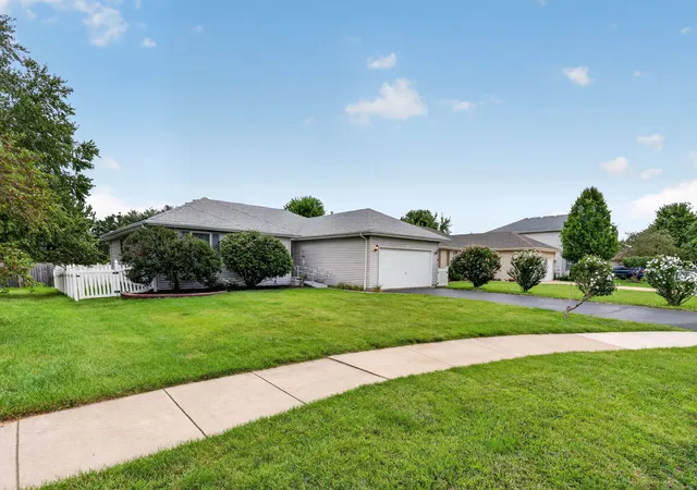 Photo 2 of Single family home for sale at 4711 Mallard Ln, Plainfield, IL 60586 | MLS# 12725281 | Listing updated on 2026-09-11