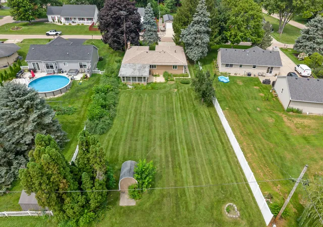 Photo 3 of Single family home for sale at 1007 Nancy Rd, Lake Holiday, IL 60548 | MLS# 12725406 | Listing updated on 2026-09-09
