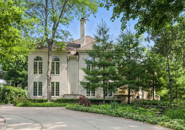 Photo 2 of Sale Pending at 260 Beech St, Highland Park, IL 60035 | MLS# 12725585 | Listing updated on 2026-09-11