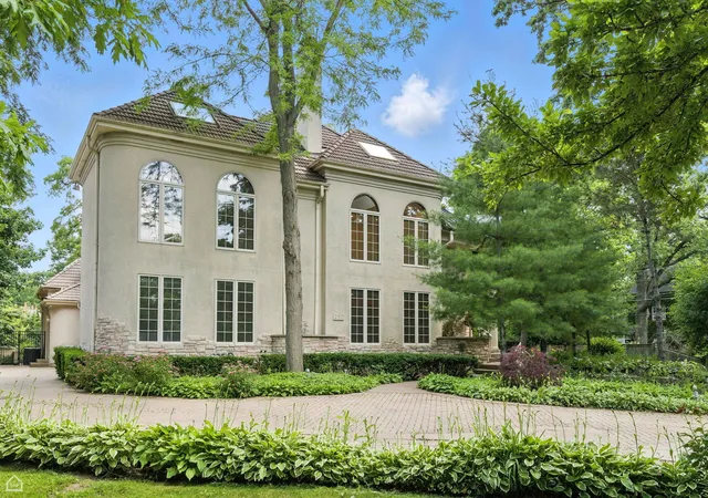 Photo 3 of Sale Pending at 260 Beech St, Highland Park, IL 60035 | MLS# 12725585 | Listing updated on 2026-09-11