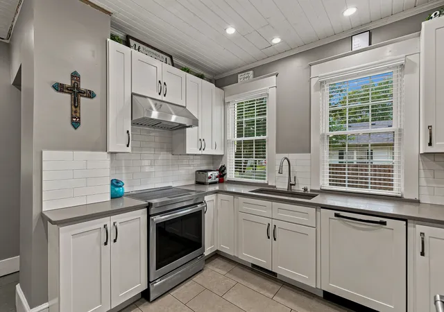 Photo 3 of Sale Pending at 2515 20th Avenue, Rock Island, IL 61201 | MLS# 12725620 | Listing updated on 2026-09-09