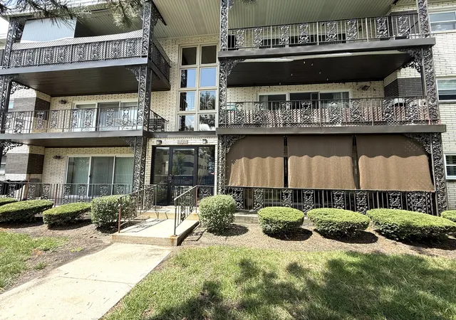 Photo 1 of Condo for sale at 927 8th Avenue #8, La Grange, IL 60525 | MLS# 12725656 | Listing updated on 2026-09-10