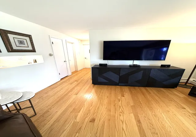 Listing Photo 5 - Condo for sale in building located at 927 8Th Ave, La Grange, IL 60525 - Unit #8