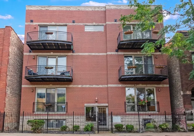 Condo for sale at 2027 W Race Ave #1W, Chicago, IL 60612 | MLS# 12725968