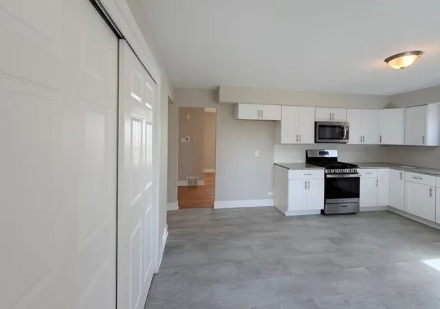 Photo 4 of Single family home for sale at 2052 Collett Ln, Flossmoor, IL 60422 | MLS# 12726293 | Listing updated on 2026-09-14