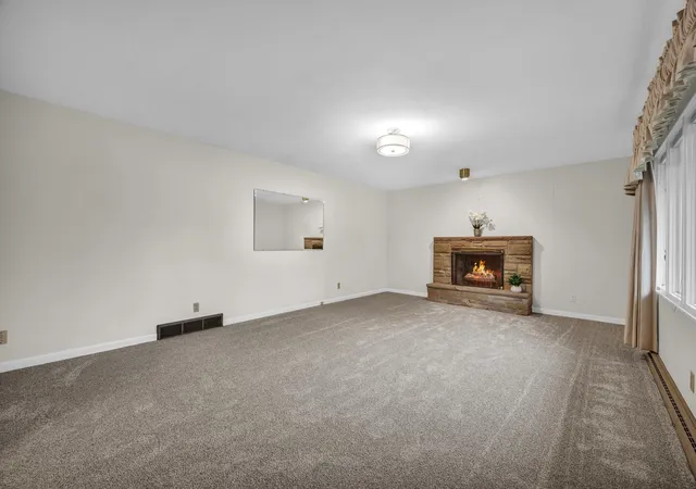 Photo 3 of Single family home for sale at 221 Hillside Ln, Bloomington, IL 61701 | MLS# 12726490 | Listing updated on 2026-09-30