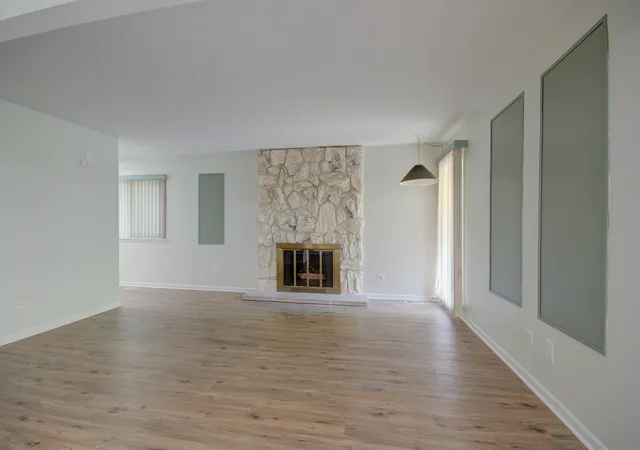 Listing Photo 4 - Condo for sale in building located at 4 W Millstone Ct, Palos Hills, IL 60465 - Unit #A
