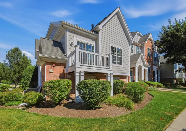 Photo 2 of Townhouse for sale at 1138 Jordan Cir, Lake Zurich, IL 60047 | MLS# 12726668 | Listing updated on 2026-09-15