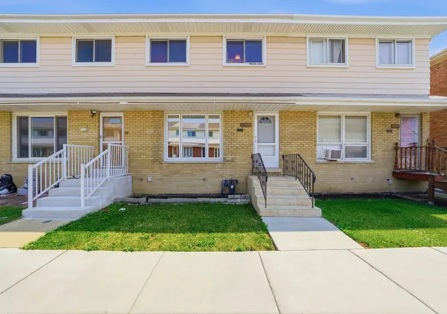 Photo 3 of Townhouse for sale at 9837 Garden Ct, Schiller Park, IL 60176 | MLS# 12726855 | Listing updated on 2026-10-05