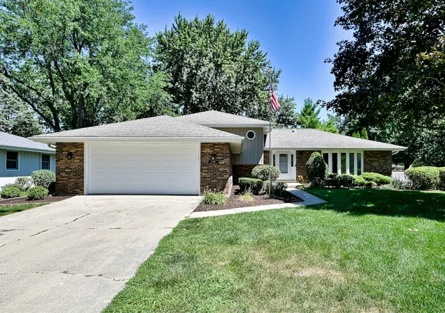 Photo 2 of Single family home for sale at 15231 S Meadow Ln, Plainfield, IL 60544 | MLS# 12726908 | Listing updated on 2026-09-11