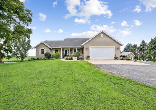 Photo 2 of Single family home for sale at 12433 Prairie Ctr Rd, Morrison, IL 61270 | MLS# 12727133 | Listing updated on 2026-09-11