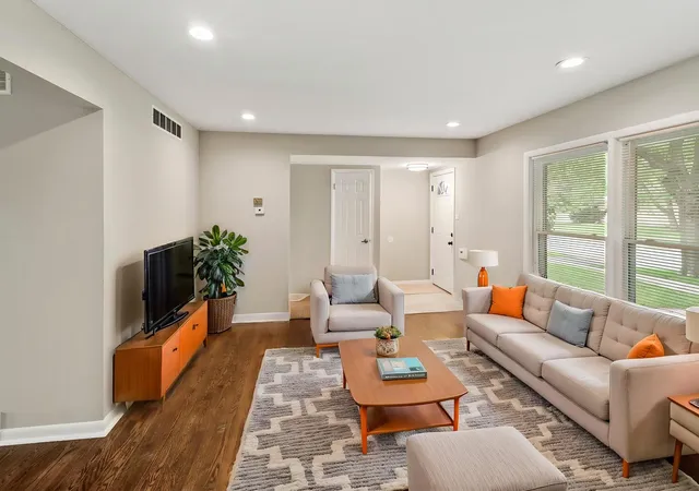 Photo 3 of Single family home for sale at 16927 Langley Ave, South Holland, IL 60473 | MLS# 12727293 | Listing updated on 2026-09-24
