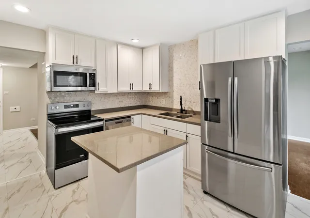 Photo 4 of Single family home for sale at 16927 Langley Ave, South Holland, IL 60473 | MLS# 12727293 | Listing updated on 2026-09-24