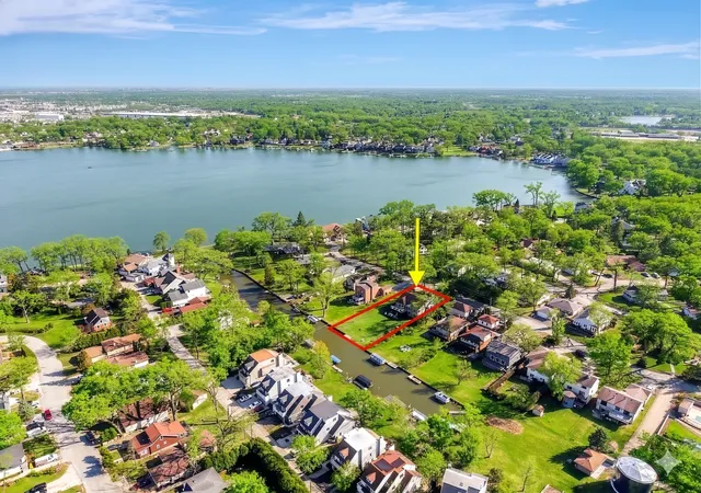 Photo 3 of Single family home for sale at 26811 N Oakdale Ln, Mundelein, IL 60060 | MLS# 12727786 | Listing updated on 2026-09-15