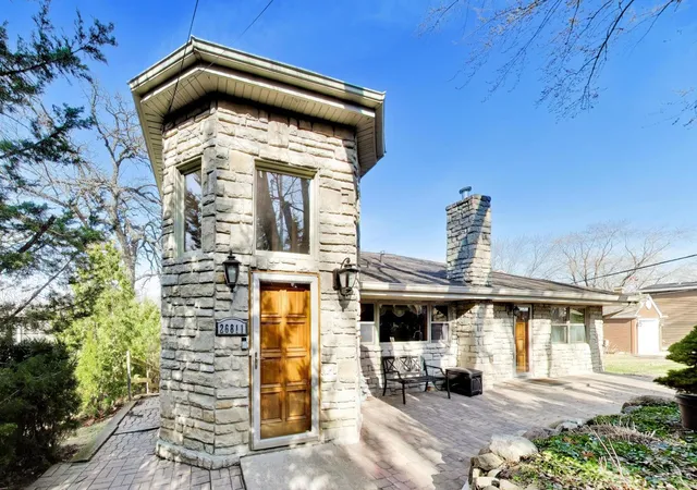 Photo 4 of Single family home for sale at 26811 N Oakdale Ln, Mundelein, IL 60060 | MLS# 12727786 | Listing updated on 2026-09-15