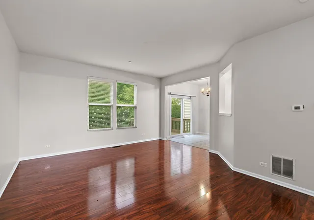 Photo 3 of Townhouse for sale at 1563 Yellowstone Dr, Streamwood, IL 60107 | MLS# 12727946 | Listing updated on 2026-09-15
