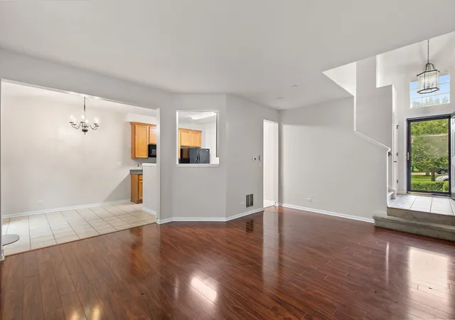 Photo 3 of Townhouse for sale at 1563 Yellowstone Dr, Streamwood, IL 60107 | MLS# 12727946 | Listing updated on 2026-09-15