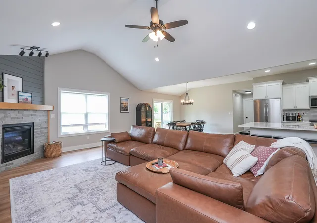 Photo 3 of Single family home for sale at 3172 Sun Valley Dr, Kankakee, IL 60901 | MLS# 12728001 | Listing updated on 2026-10-02
