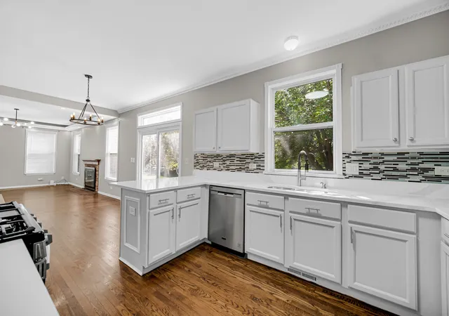 Photo 3 of Single family home for sale at 1421 Richmond Ln, Algonquin, IL 60102 | MLS# 12728052 | Listing updated on 2026-10-26