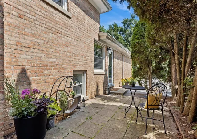 Photo 2 of Single family home for sale at 552 Burton Ave, Highland Park, IL 60035 | MLS# 12728137 | Listing updated on 2026-09-23