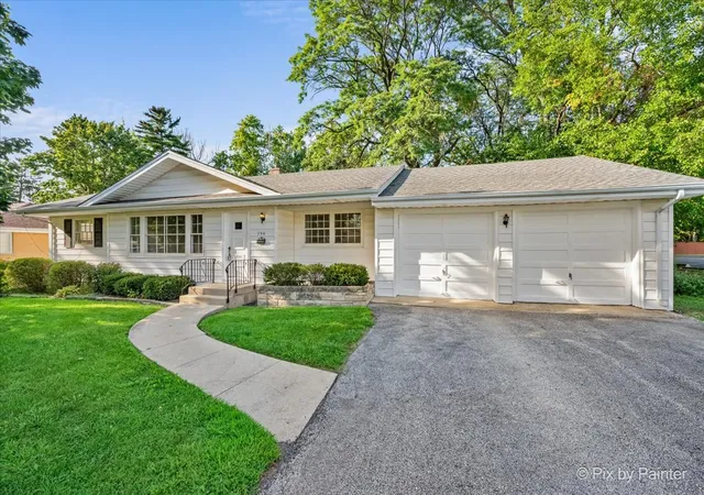 Photo 2 of Sale Pending at 206 E Woodworth Pl, Roselle, IL 60172 | MLS# 12728289 | Listing updated on 2026-09-15