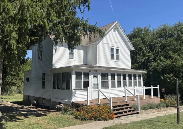 Photo 2 of Single family home for sale at 217 E Dorion St, Beaverville, IL 60912 | MLS# 12728339 | Listing updated on 2026-09-30