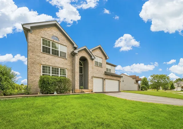 Photo 2 of Single family home for sale at 6717 Waterford Dr, Mc Henry, IL 60050 | MLS# 12728727 | Listing updated on 2026-09-10