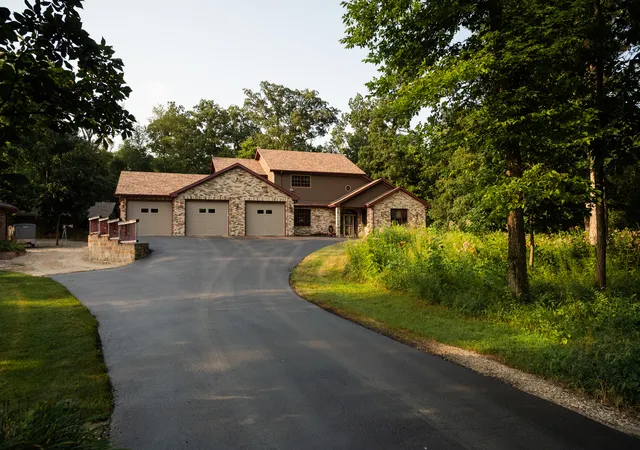 Photo 2 of Single family home for sale at 4746 S Knoll Rd, Rochelle, IL 61068 | MLS# 12729039 | Listing updated on 2026-10-01