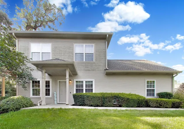 Photo 3 of Condo for sale at 2811 Granite Ct #2811, Crystal Lake, IL 60012 | MLS# 12729044 | Listing updated on 2026-09-11