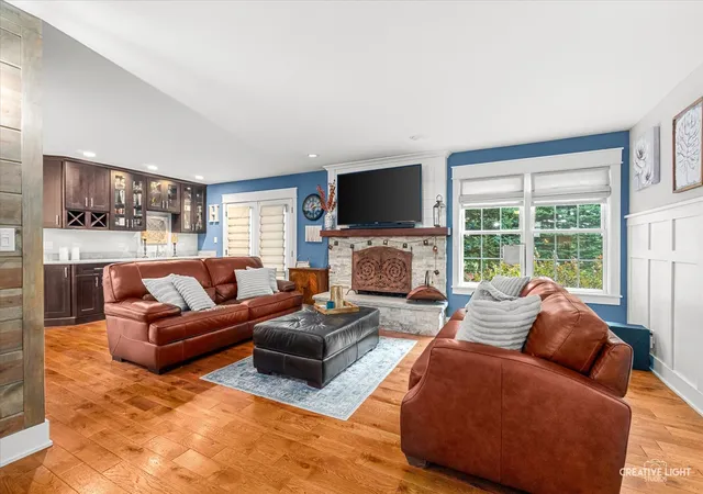 Photo 3 of Single family home for sale at 215 Chasse Cir, St. Charles, IL 60174 | MLS# 12729132 | Listing updated on 2026-09-11