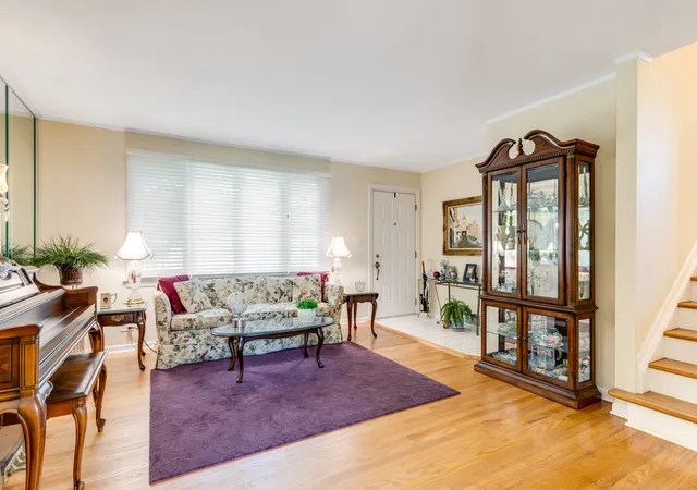 Photo 3 of Single family home for sale at 943 S Charlotte St, Lombard, IL 60148 | MLS# 12729480 | Listing updated on 2026-09-14