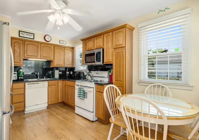 Photo 3 of Single family home for sale at 943 S Charlotte St, Lombard, IL 60148 | MLS# 12729480 | Listing updated on 2026-09-14