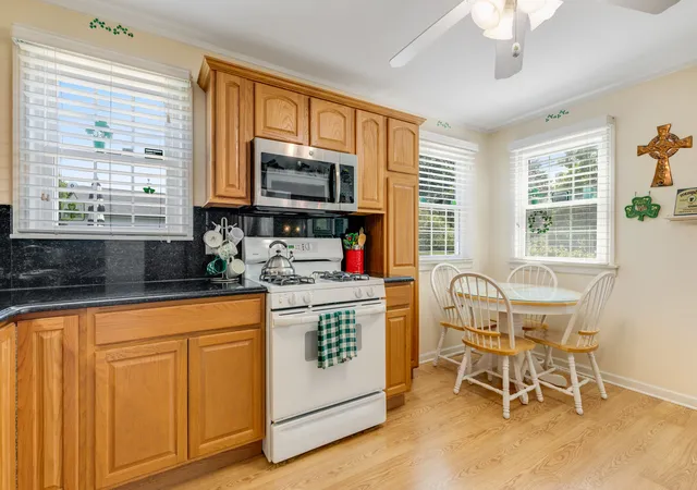 Photo 4 of Single family home for sale at 943 S Charlotte St, Lombard, IL 60148 | MLS# 12729480 | Listing updated on 2026-09-14