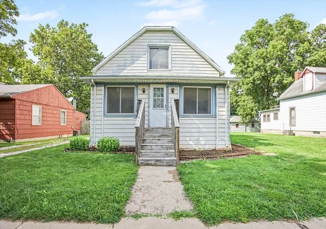 Photo 1 of Single family home for sale at 413 E Howard St, Pontiac, IL 61764 | MLS# 12729542 | Listing updated on 2026-10-06